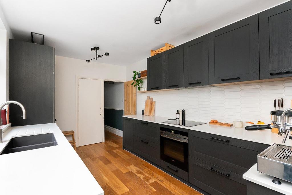 8 V8 ARD - Kitchen C.jpg