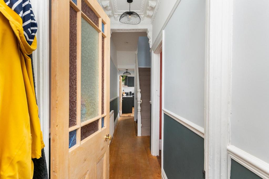 8 V8 ARD - Hallway B.jpg