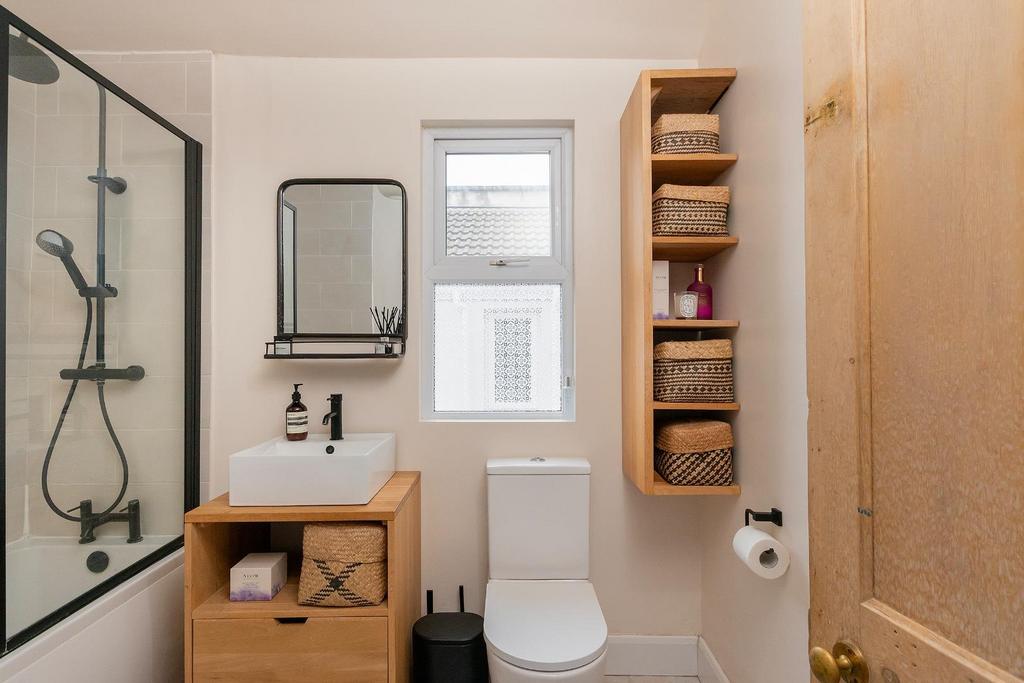 8 V8 ARD - Bathroom C.jpg