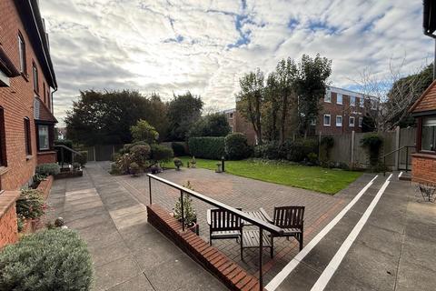 1 bedroom retirement property for sale, Chelmsford Road, Shenfield, Brentwood