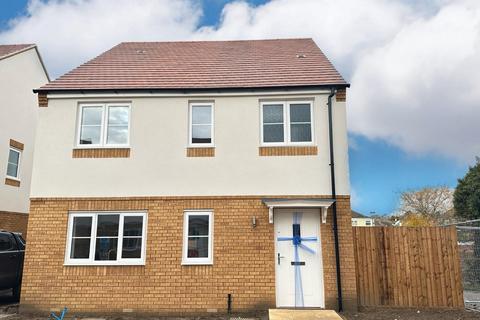 3 bedroom detached house to rent - Pines Close, Northampton NN2