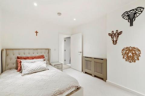 3 bedroom apartment for sale, Wilkinson Close, London NW2