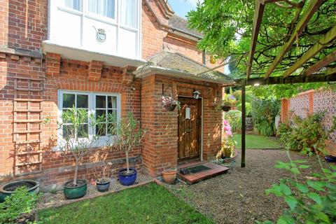 undefined, Gravel Hill, Chalfont St. Peter, SL9