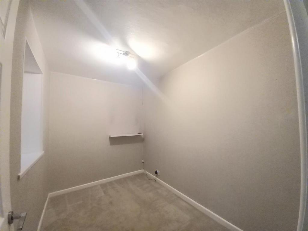 5 Calf St Bed 5.jpg