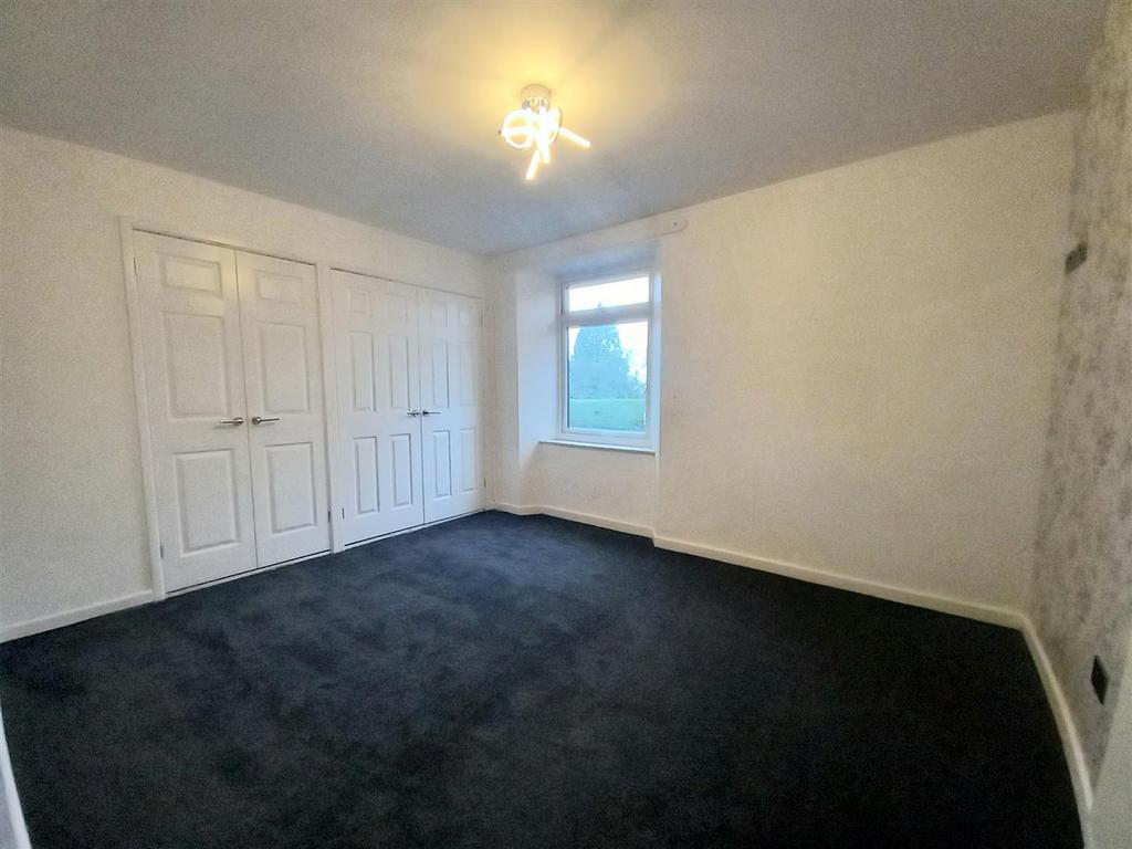 5 Calf St Bed 1.jpg