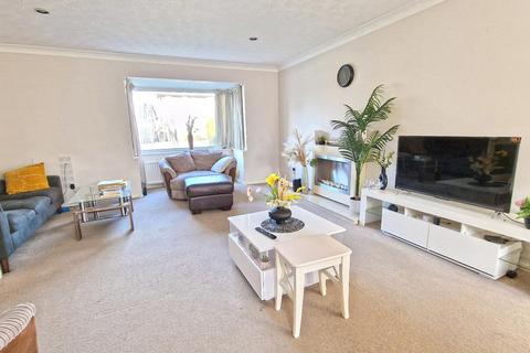 4 bedroom detached house for sale, Waveney Close, Bicester