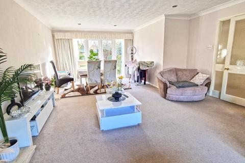4 bedroom detached house for sale, Waveney Close, Bicester