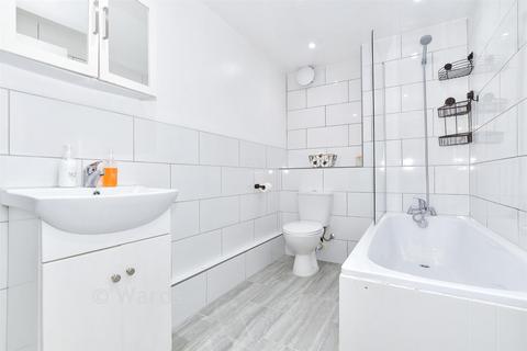 1 bedroom ground floor flat for sale, St. George's Square, Maidstone, Kent