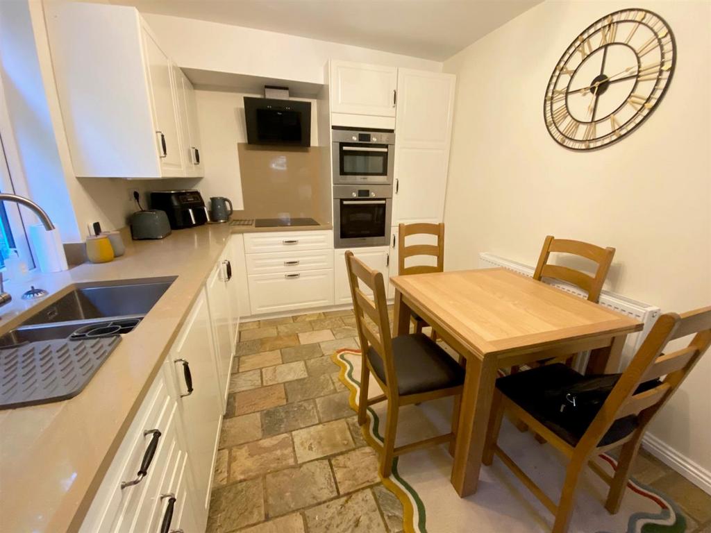 Kitchen 1.jpg