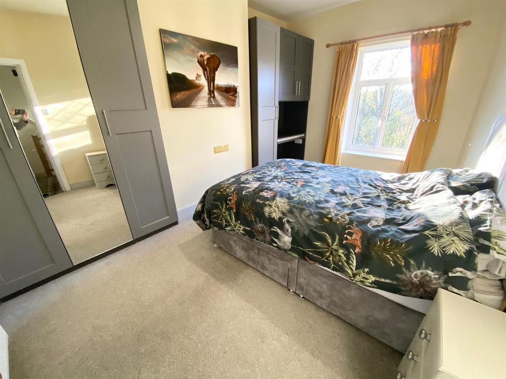 Bed 1.jpg