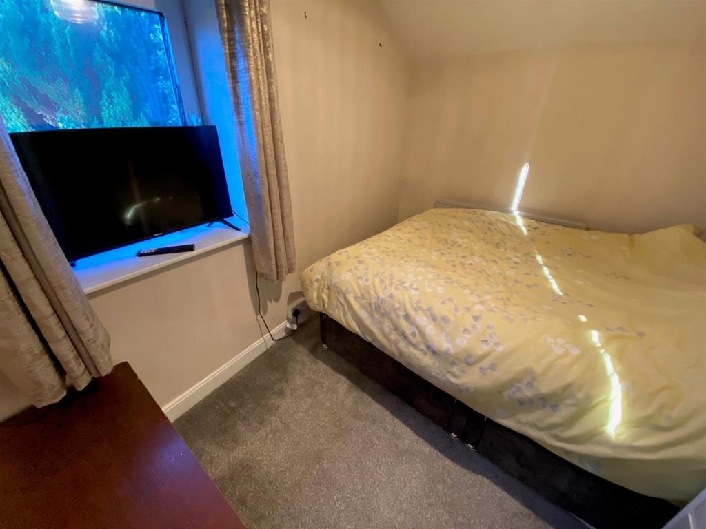 Bed 2.jpg
