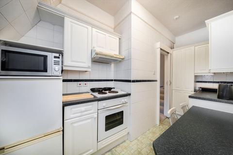 undefined, Kings Avenue, London N10