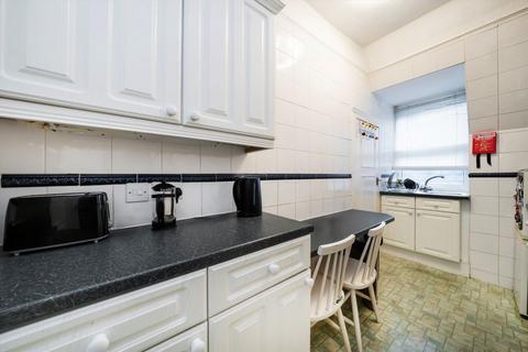 undefined, Kings Avenue, London N10