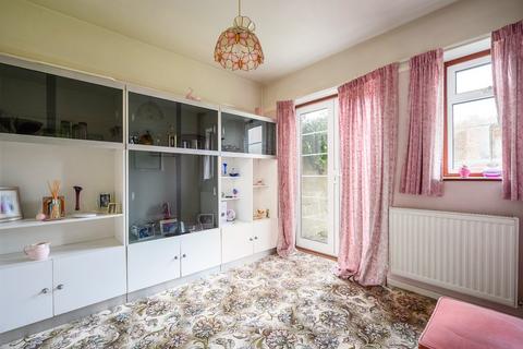 undefined, York Gardens, Walton-on-Thames, KT12