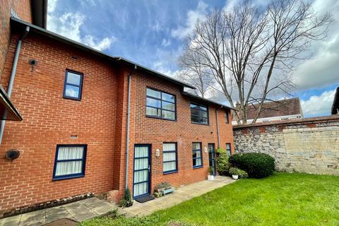 1 bedroom ground floor flat to rent, Hyde Street, Winchester