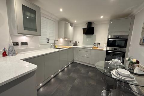 1 bedroom ground floor flat to rent, Hyde Street, Winchester, Furnished