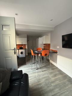 5 bedroom semi-detached house to rent, Nottingham NG7