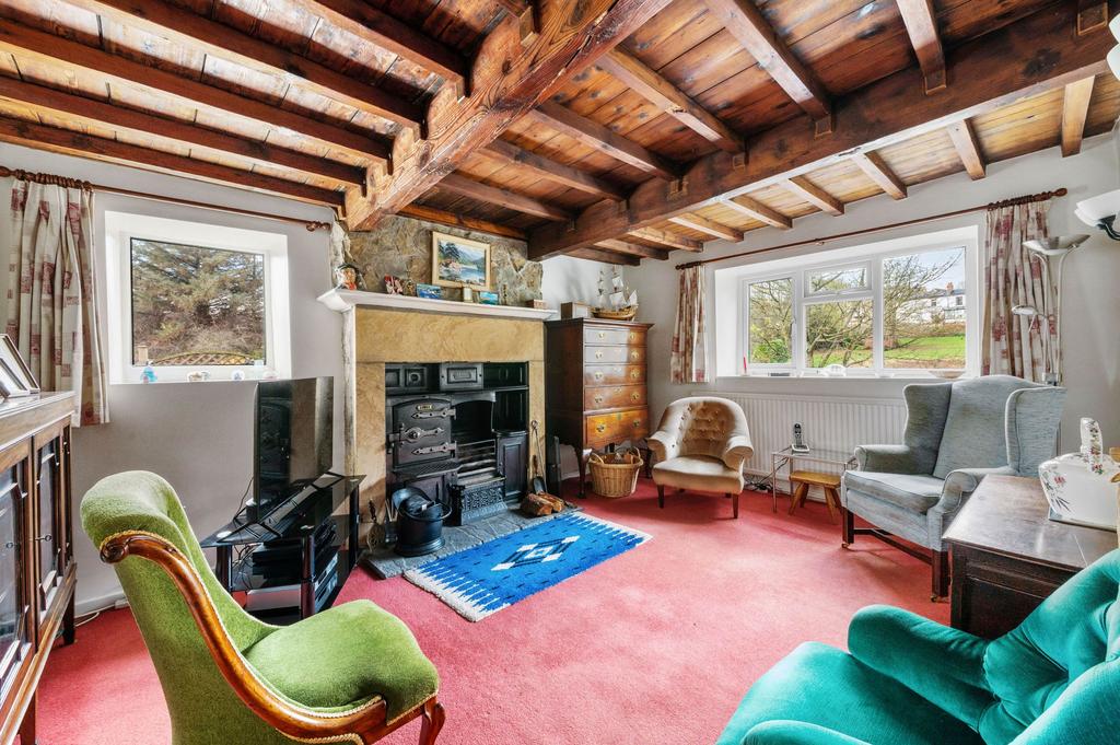 Second reception room / snug
