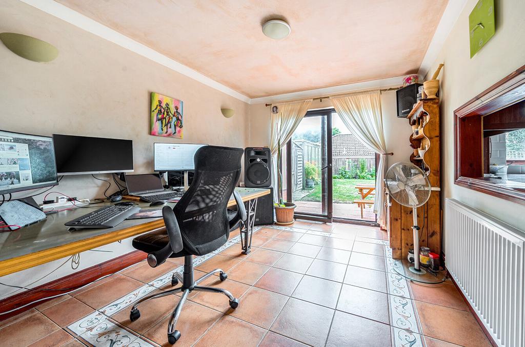 1336212-4-689cf5f...