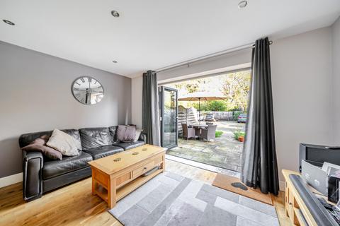2 bedroom apartment for sale, Byfleet Road, New Haw, KT15