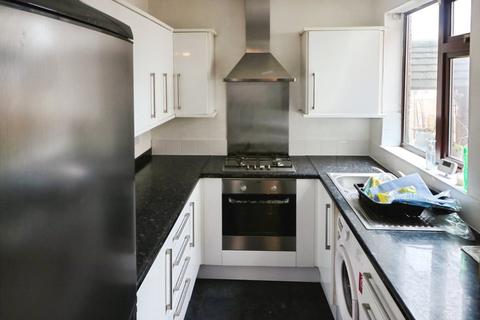 3 bedroom terraced house to rent, High Road, Romford RM6