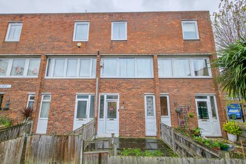 4 bedroom townhouse for sale, Rowntree Path, Central Thamesmead, London, SE28