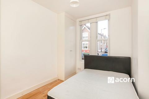 3 bedroom flat to rent, Hichisson Road Peckham SE15