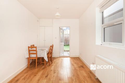 3 bedroom flat to rent, Hichisson Road Peckham SE15