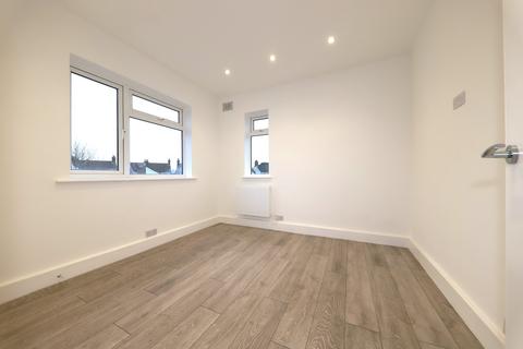 2 bedroom flat to rent, St Albans Road, Watford  WD24