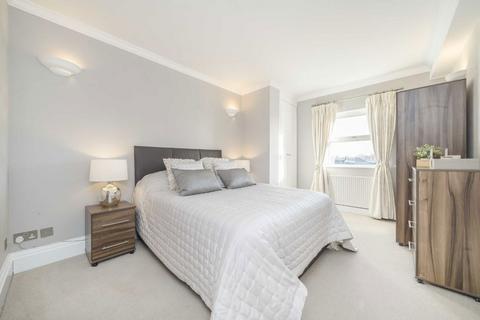 undefined, Chiswick High Road, London W4