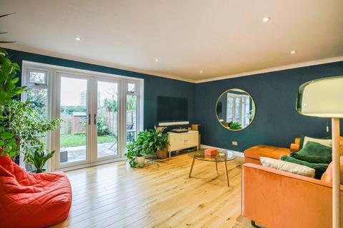 3 bedroom terraced house for sale, Pittville Gardens, London SE25