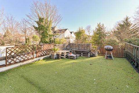 4 bedroom flat to rent, Greyhound Lane, Streatham Common, London, SW16