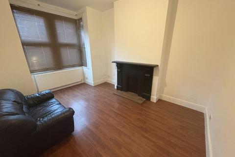 undefined, 3 Bedroom Terraced House – Queens Road, Bounds Green, N11
