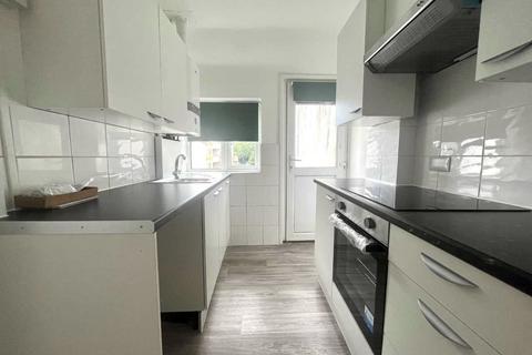 2 bedroom flat to rent, Stafford Road, Wallington SM6