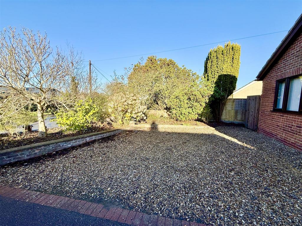 Front garden driveway