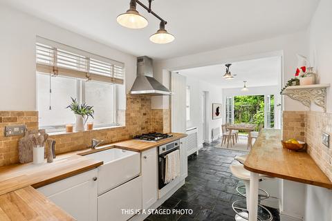 2 bedroom terraced house to rent, Queens Road, Reading, RG4
