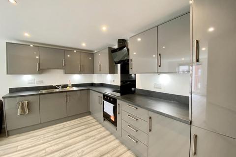 2 bedroom flat to rent, 5 Elmira Way, Salford, M5