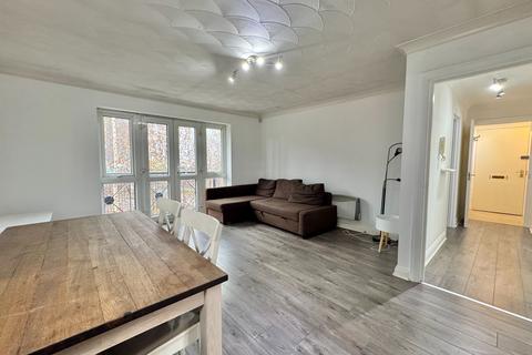 2 bedroom flat to rent, The Quays, Salford Quays, Salford, M50