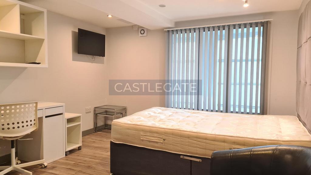 Room 14 The Works at Standard House (2)