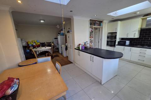 undefined, Great West Road, Hounslow, TW5