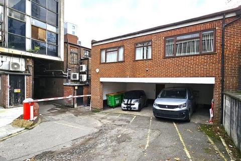 Retail property (high street) to rent, High St Bromley BR1 1
