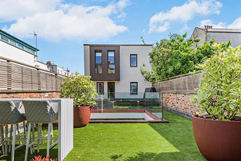 5 bedroom detached house to rent, Oxford Walk, Cheltenham GL52 6DN