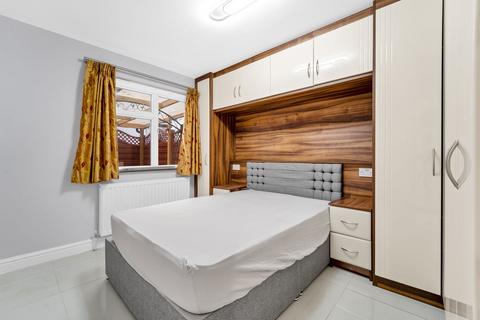 undefined, The Crescent, Hayes UB3