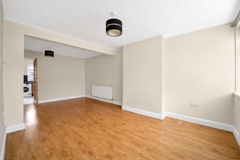 3 bedroom semi-detached house to rent, Waverley Close, Hayes UB3