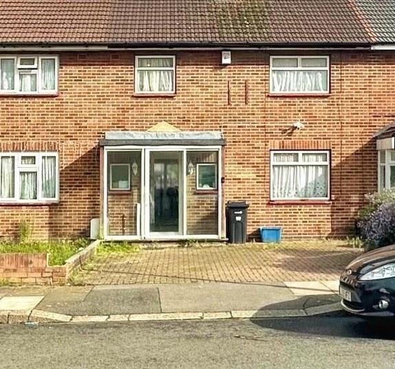 3 bed terraced house to rent Brian Road, Chadwell
