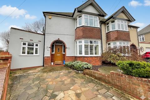 undefined, Elmwood Crescent, Luton, Bedfordshire, LU2 7HY