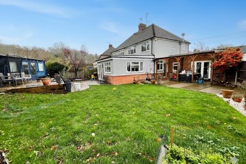 undefined, Elmwood Crescent, Luton, Bedfordshire, LU2 7HY