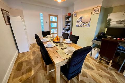 undefined, Elmwood Crescent, Luton, Bedfordshire, LU2 7HY