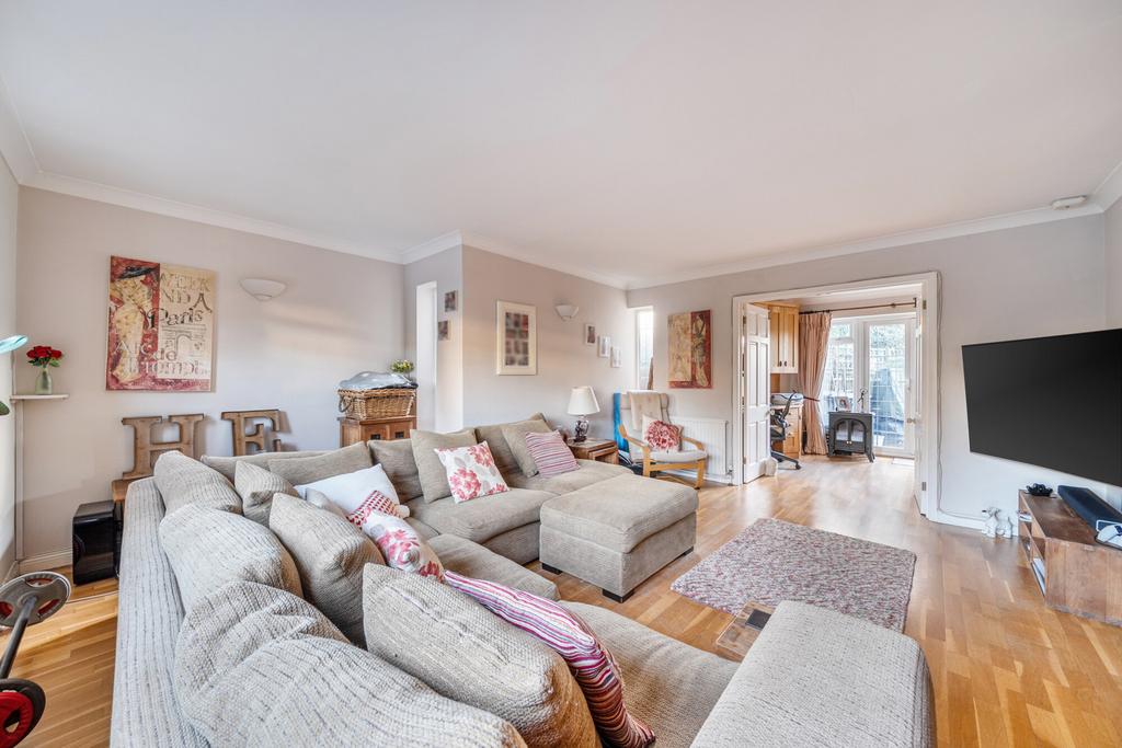 1381989-5-691b6f3...