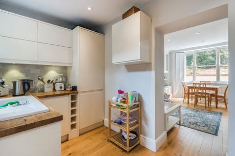 2 bedroom flat to rent, Cathnor Road, London  W12